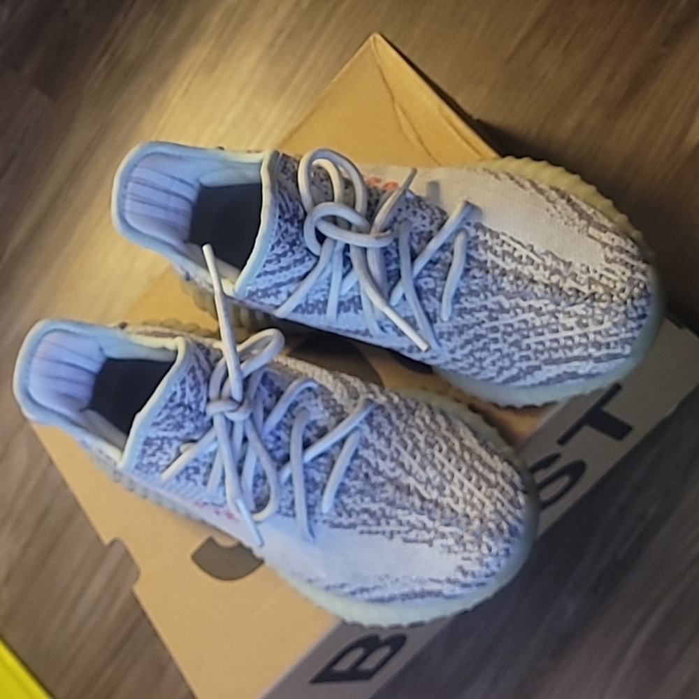 Yeezy Boost 350 V2 blue Tint